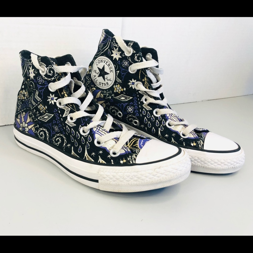 High Top Converse Chuck Taylor shoes size women’s 7 men’s 5 purple & black